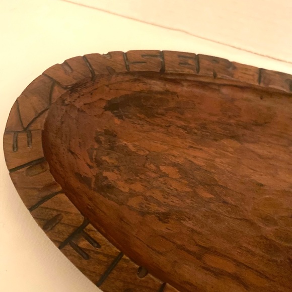 COPY - Vintage hand carved wooden German round bread board or serving bowl. - Picture 6 of 9